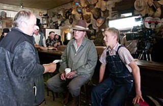 Tim McCanlies with Michael Caine and Haley Joel Osment  on the set of <i>Seconhand Lions</i>