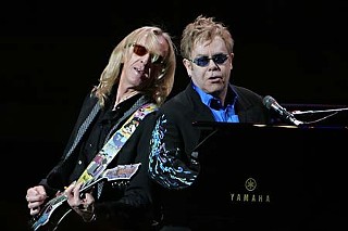 Elton John and Davey Johnstone (l)