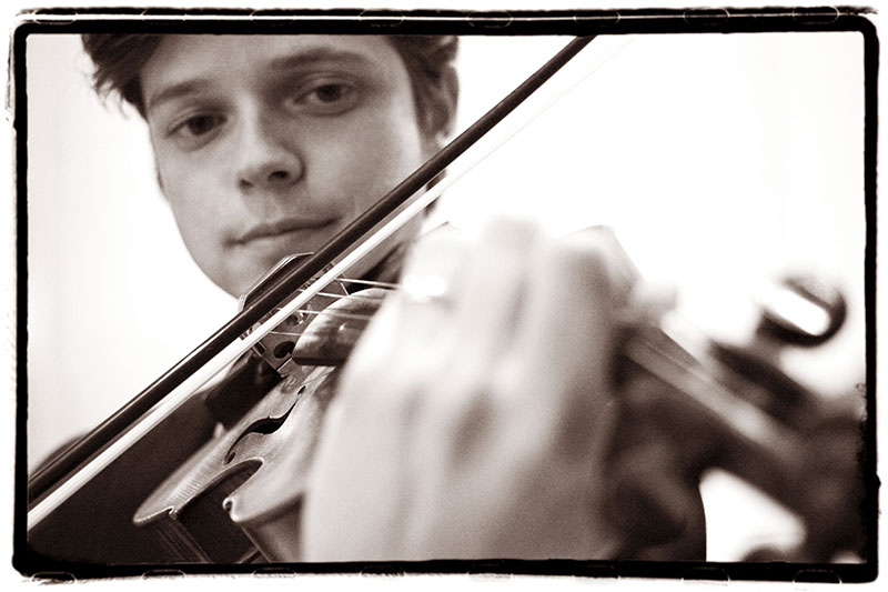 eliza schneider violinist